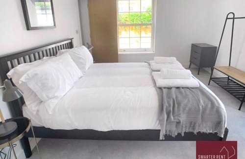 Windsor Apartamento | Eton, Windsor - 1 Bedroom Ground Floor Apartment - Parking