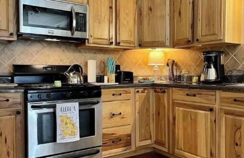 Rome Casa | Etowah River, Berry College Retreat-3 miles from Broad St.