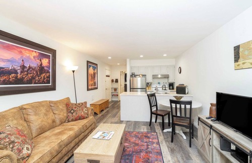 Telluride Casa | Etta Place 5 by Avantstay Ski In/ Ski Out Unit w/ Views of the Valley!