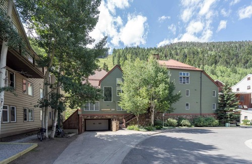 Telluride Casa | Etta Place 5 by Avantstay Ski In/ Ski Out Unit w/ Views of the Valley!