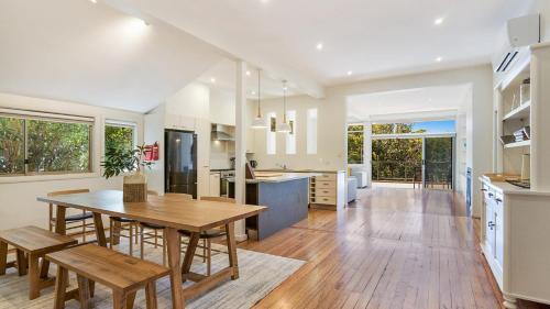 Killcare Casa | 'Eucalyptus Beach House' by HolidayCo