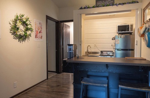 Western Casa | Eugene Getaway Cozy 2BR Suite Close to Autzen & Dining