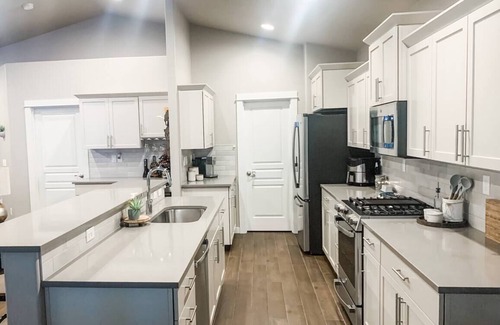 Central Oregon Casa | Eugene Summer Retreat- 4Bedroom-2Master Suites 3Bath