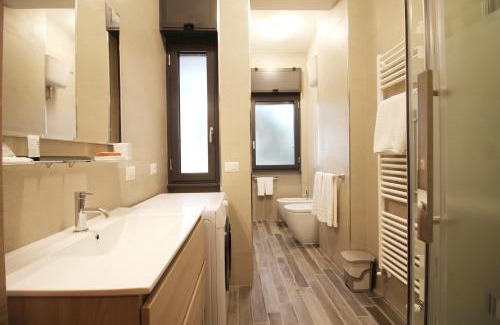 Quartiere XXXI Giuliano Dalmata Apartamento | Eur Bright Spacious Terraced Apartment with private parking only for Small Cars