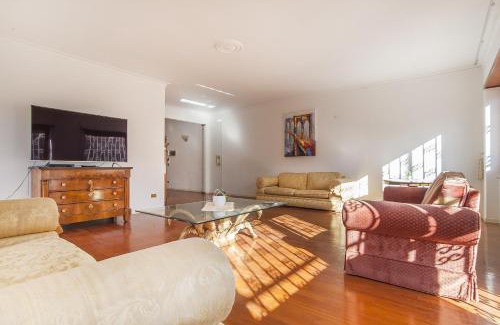 EUR Apartamento | EUR Luminous and Large Family Terrace Apartment