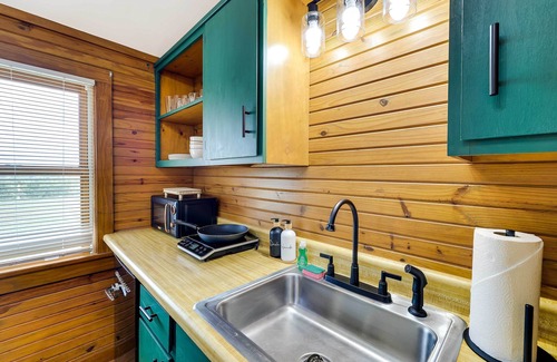 Eureka Springs Apartamento | Eureka Springs Cabin Rental ~ 5 Mi to Beaver Lake!