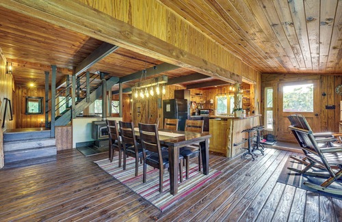 Eureka Springs Cabina | Eureka Springs Rental Cabin 8 Mi to Downtown!