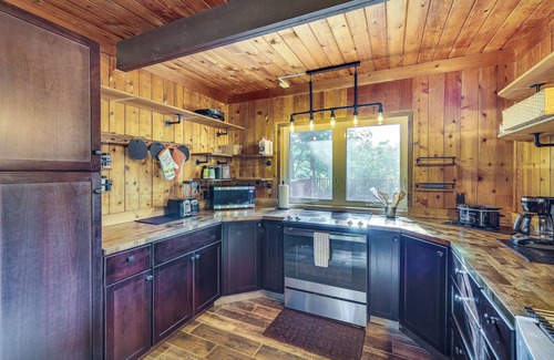 Eureka Springs Cabina | Eureka Springs Rental Cabin 8 Mi to Downtown!
