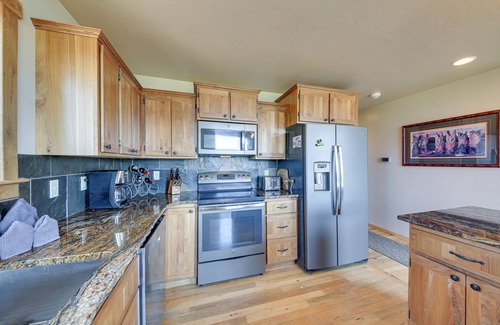 Eureka Casa | Eureka Vacation Rental w/ Outdoor Kitchen & Views!