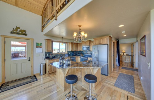 Eureka Casa | Eureka Vacation Rental w/ Outdoor Kitchen & Views!
