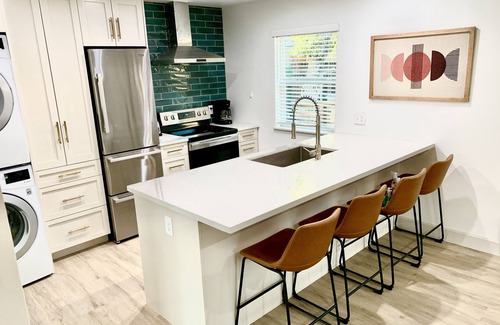 Raisin Casa | Euro-Inspired Carriage Home for Professionals