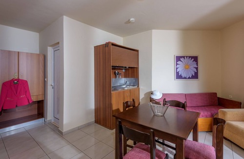 Kato Stalos Apartamento | Eurohotel Theo Hotel