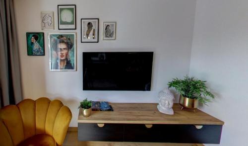 Tomaszow Mazowiecki Apartamento | EUROPA22 Apartament "Sen jak w pięciogwiazdkowym hotelu" - JAKOŚĆ, nie ilość - CENTRUM MIASTA w atrakcyjnym miejscu obok parku ze stawem