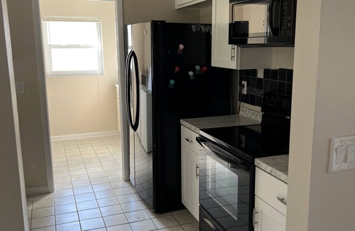 Vero Beach Casa | European Elegant Design, Close To Shopping On Quiet Street