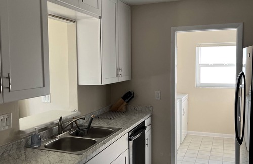 Vero Beach Casa | European Elegant Design, Close To Shopping On Quiet Street