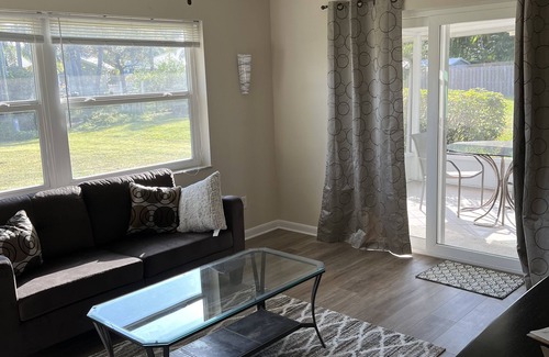 Vero Beach Casa | European Elegant Design, Close To Shopping On Quiet Street