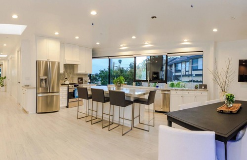Del Mar Casa | European Living in the Heart of Del Mar-Minutes from the beach!