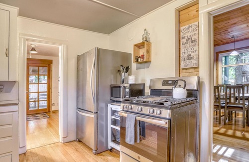 Rhododendron Cabina | AC, Huge Fenced Yard, Last Minute Deals on Aug-Sept Dates!