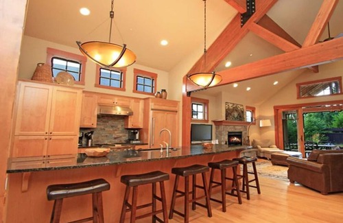 Cle Elum Casa | EV Charger! HOT TUB! Perfect family getaway in the ❤️ of Suncadia!