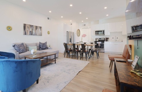 Harbor Gateway South Apartamento | EV Charger Ready Grandeur Abode 4B2.5B