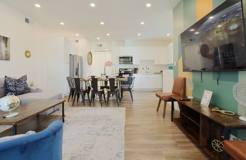 Harbor Gateway South Apartamento | EV Charger Ready Grandeur Abode 4B2.5B