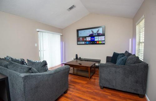New Castle Casa | EV-Friendly- 15 Mins to Downtown