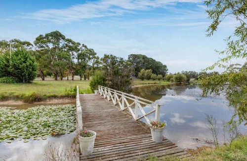Hastings Casa | Eva Green Lake 'Country House' by Ready Set Stay