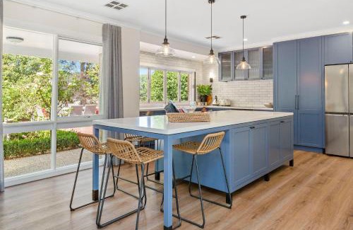 Hastings Casa | Eva Green Lake 'Country House' by Ready Set Stay