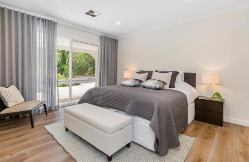Hastings Casa | Eva Green Lake 'Country House' by Ready Set Stay