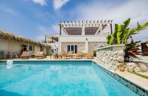 Savaneta Apartamento | Eva Oceanfront Spa Resort Poolrooftop By Lucha