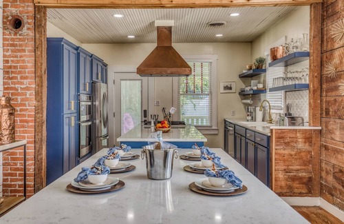 Brenham Casa | Eva on West Alamo-Walk to Downtown Brenham!