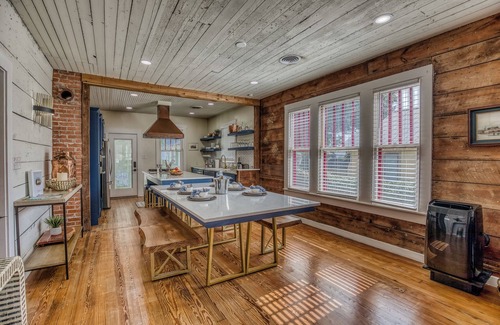 Brenham Casa | Eva on West Alamo-Walk to Downtown Brenham!
