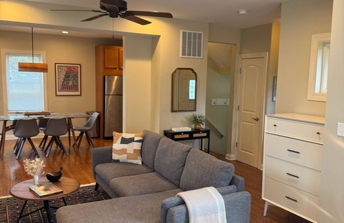 Evanston Casa | Evanston 2-bedroom Cottage Charmer