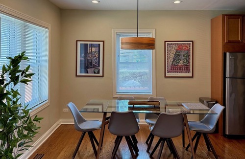 Evanston Casa | Evanston 2-bedroom Cottage Charmer