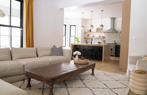 South Evanston Casa | Evanston Historic Italianate - Walk to the Beach, 20 min to downtown Chicago!