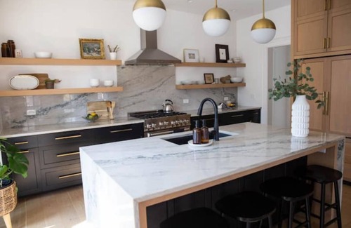 South Evanston Casa | Evanston Historic Italianate - Walk to the Beach, 20 min to downtown Chicago!