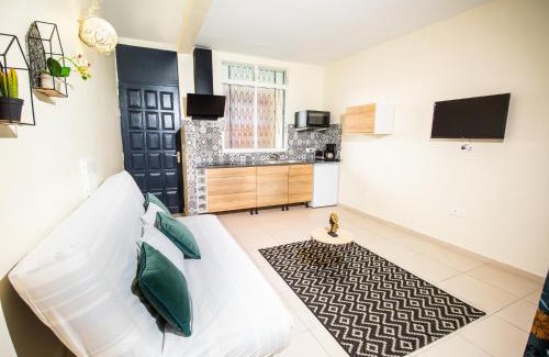 Port-Louis Apartamento | Evasion en plein cœur de la ville Studio Jacuzzis Sauna et piscine au centre de Port-Louis