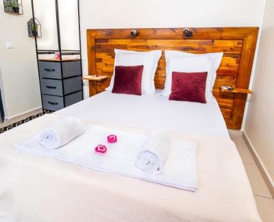 Port-Louis Apartamento | Evasion en plein cœur de la ville Studio Jacuzzis Sauna et piscine au centre de Port-Louis
