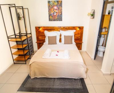Port-Louis Apartamento | Evasion en plein cœur de la ville Studio Jacuzzis Sauna et piscine au centre de Port-Louis