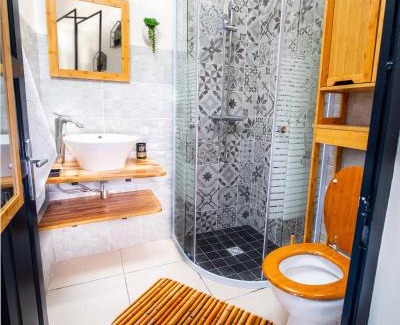 Port-Louis Apartamento | Evasion en plein cœur de la ville Studio Jacuzzis Sauna et piscine au centre de Port-Louis