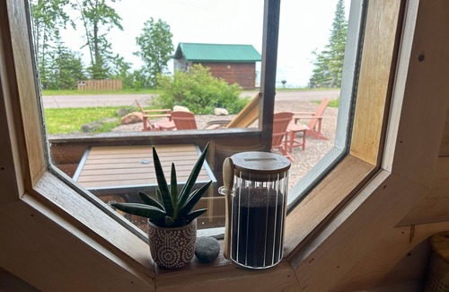 Croftville Cabina | Eve's Place Lakeside Cabin 2: Pet Friendly!