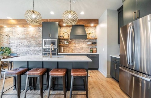 Holland Condominio | Evelyn 201 Fabulous Condo on 8th with Terrace