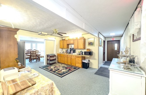 Marblehead Cama Y Desayuno | Event Rental 10BR/10BA Sleeps 29 B&B Near The Lake