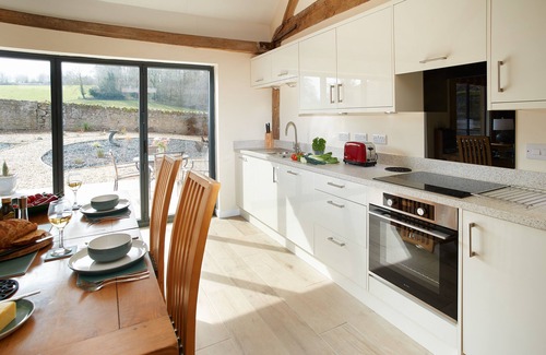 Eaton Mascott Cabaña | Evenwood Gables - a beautiful property that sleeps 4 guests in 2 bedrooms