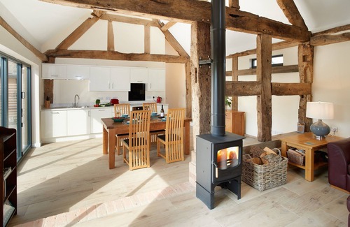 Eaton Mascott Cabaña | Evenwood Gables - a beautiful property that sleeps 4 guests in 2 bedrooms