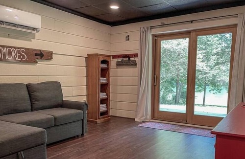 Spring City Casa | Everett Lodge - Cozy Lakefront Retreat