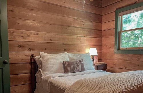 Spring City Casa | Everett Lodge - Cozy Lakefront Retreat