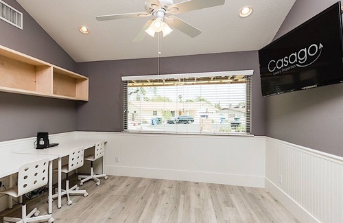Covey Casa | Everett Street Retreat ~ Backyard Paradise Resort Style Setting 4BR Heated Pool