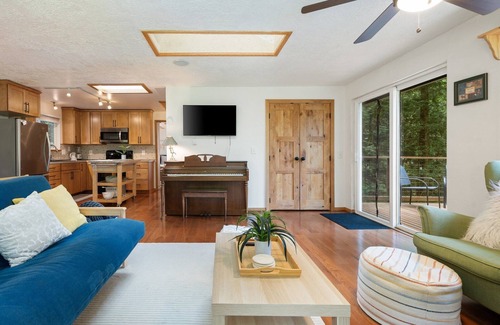 Sudden Valley Cabina | Evergreen Cabin- serene getaway close to mountain biking, hiking & skiing