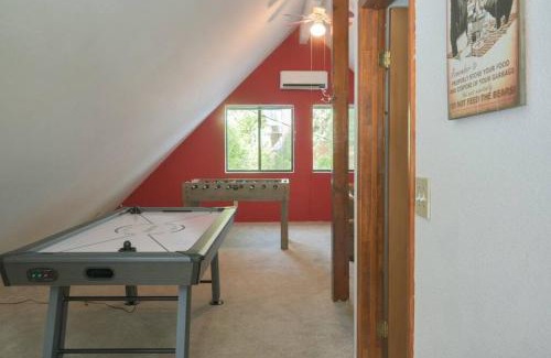 Dorrington Casa | Evergreen Dorrington Chalet - Family Fun & Game Rm
